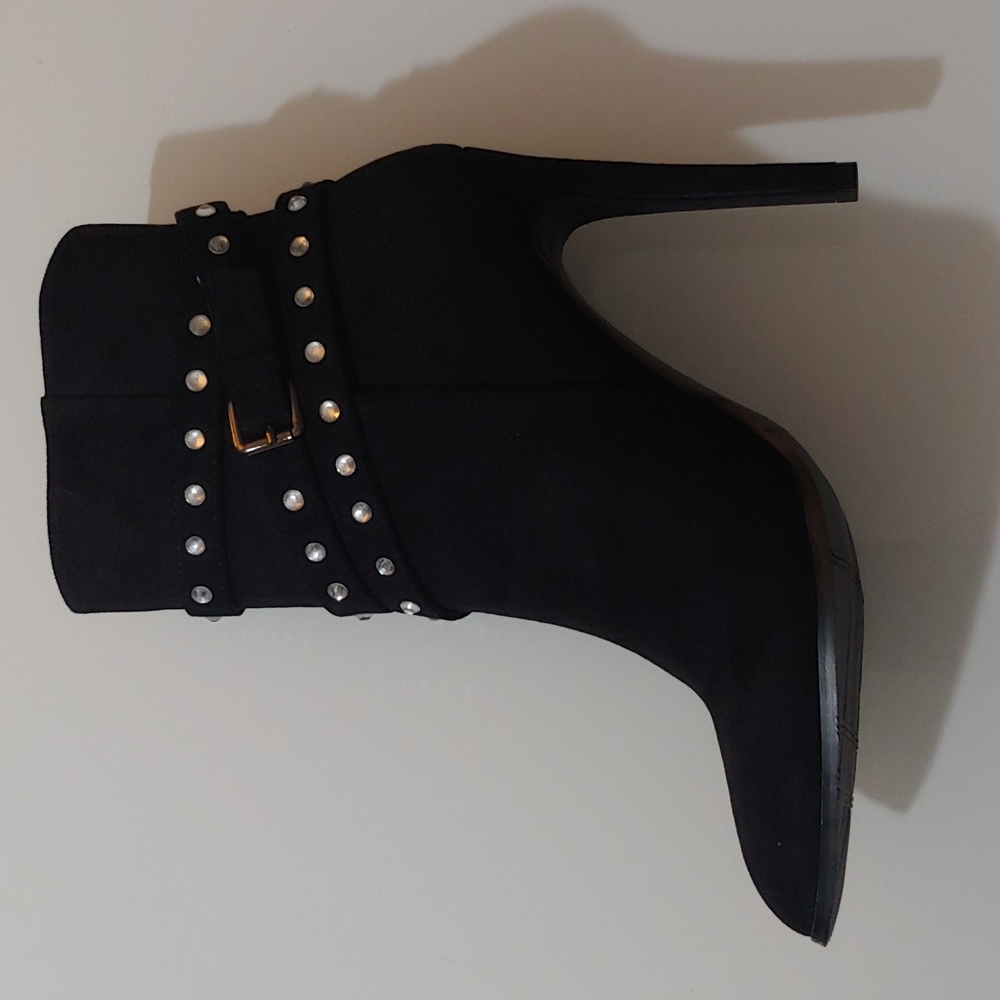 Le Chateau faux suede studded bootie stiletto 39